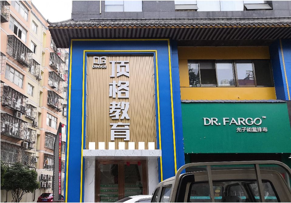 新密门头设计要符合门店特色。